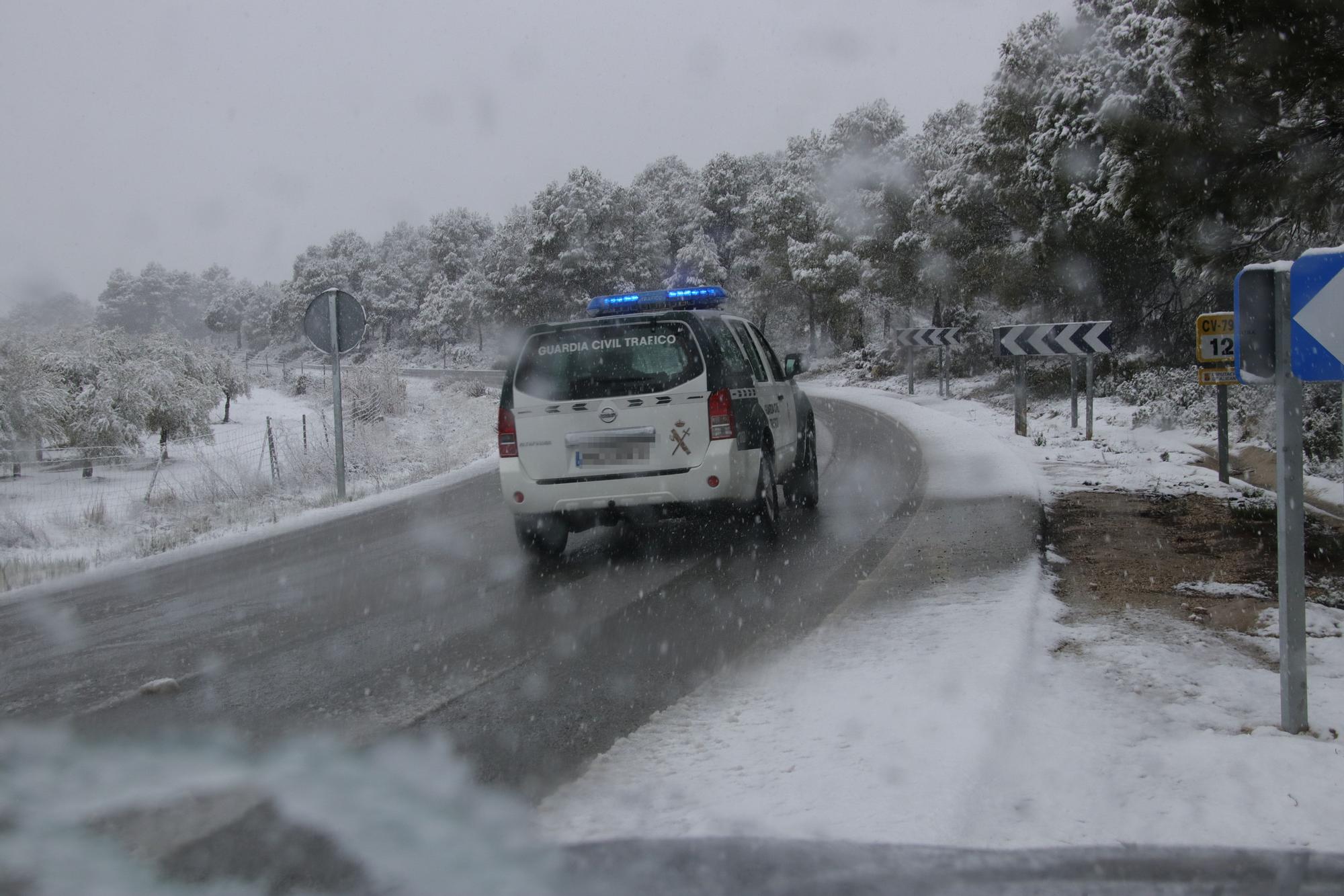 Alcoy y Banyeres se cubren de nieve dos días antes de comenzar la primavera