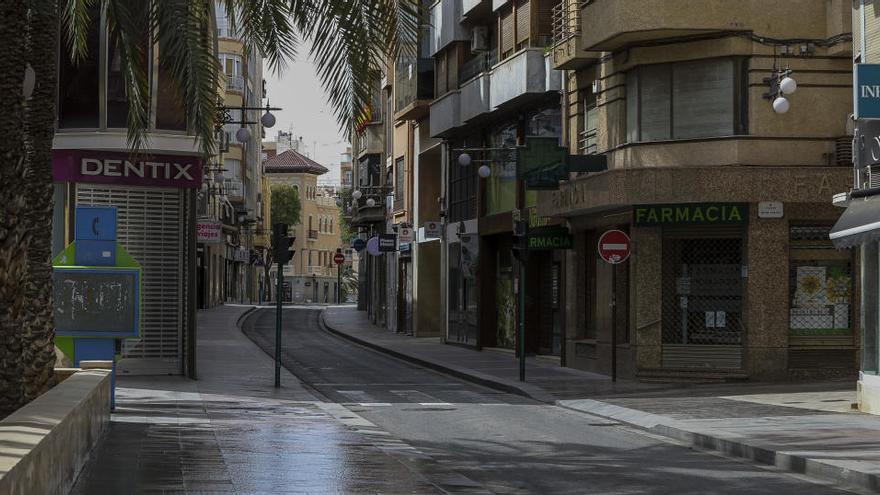 Una calle comercial vacía por el decreto del estado de alarma.