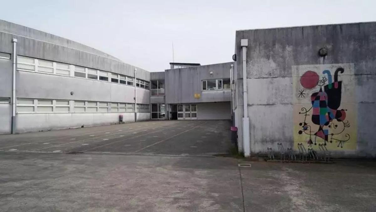 Entrada del instituto Agra de Leborís, de A Laracha.