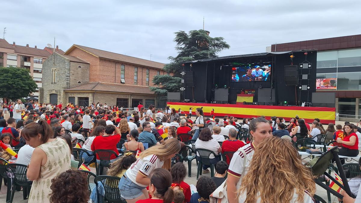 EN IMÁGENES: Piedras Blancas se echa a la calle para vivir el triunfo de España en el Mundial