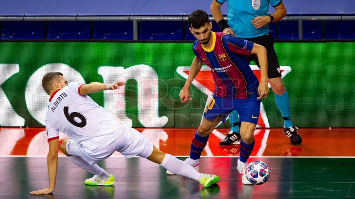El FC Barcelona recupera el cetro europeo al imponerse a ElPozo por 2-1 en la final de la UEFA Futsal Champions League disputada a puerta cerrada en el Palau Blaugrana.