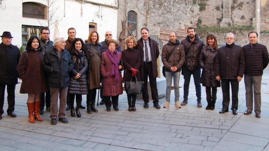 Representants veïnals i del consistori durant l&#039;acte d&#039;inauguració oficial del sector.