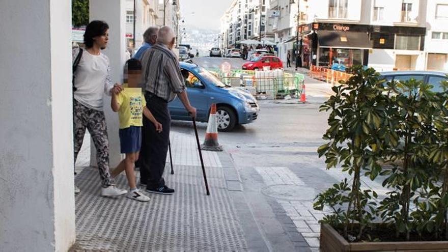 Altea instala aceras seguras para invidentes