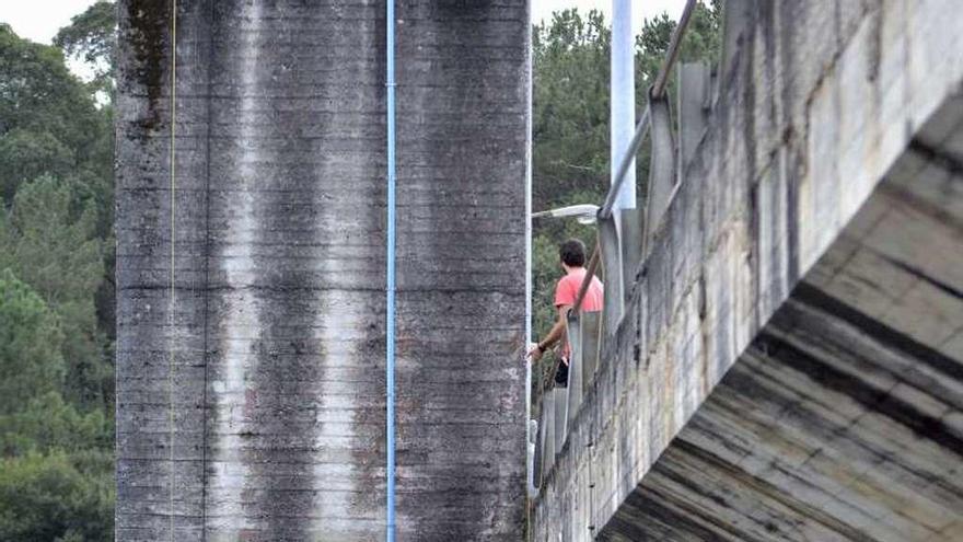 Indicador del nivel del agua en el embalse de Cecebre.