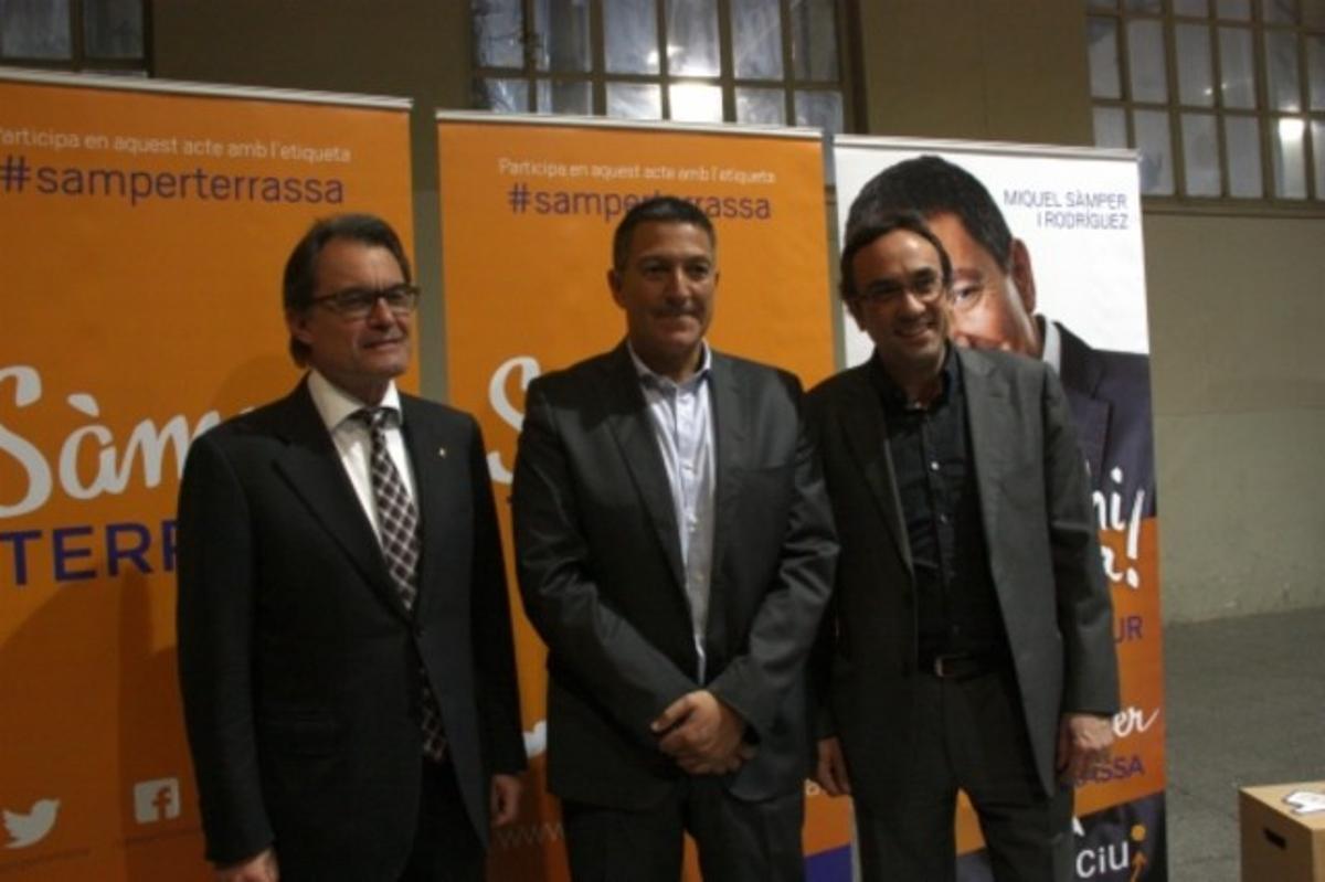 El president de la Generalitat, Artur Mas, el candidat de CiU a Terrassa, Miquel Sàmper, i el coordinador general de CDC, Josep Rull.