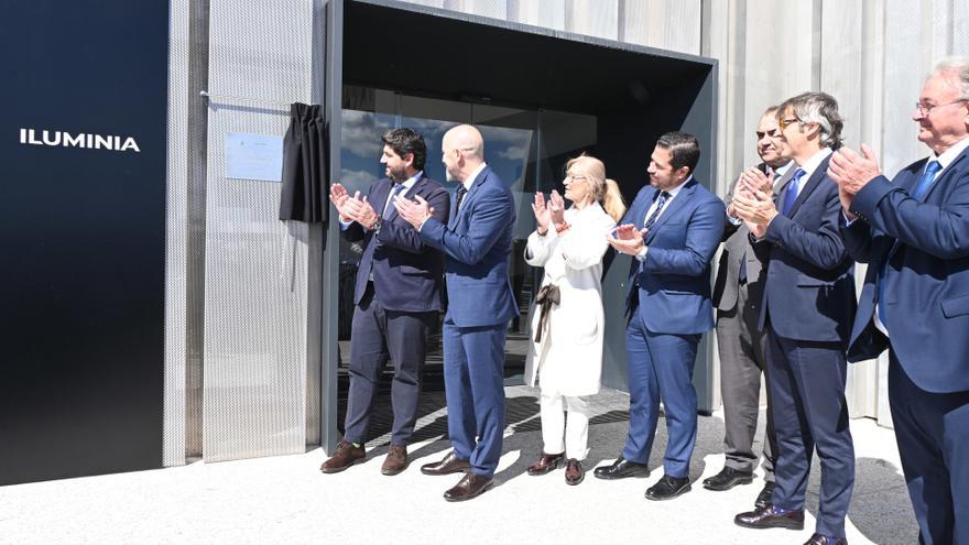 El presidente del Gobierno regional, Fernando López Miras,  durante el acto de inauguración en Lorca de las nuevas instalaciones de Iluminia Solutions