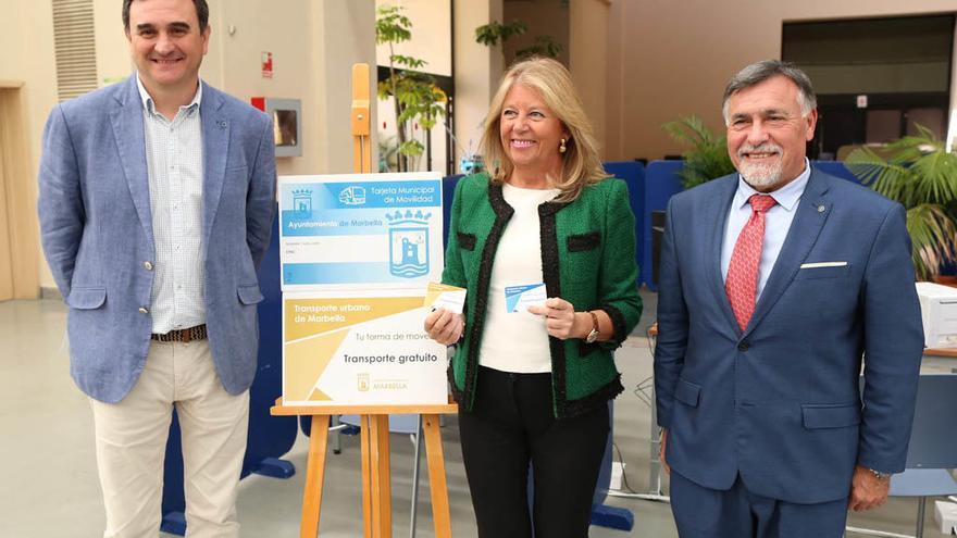 Presentación de las nuevas tarjetas de movilidad de Marbella.