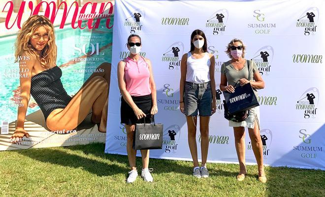 Jugadoras con obsequios de productos gentileza de Woman en el photocall del 'Circuito Woman Golf' by Summum 2021: Torneo El Saler (Valencia).