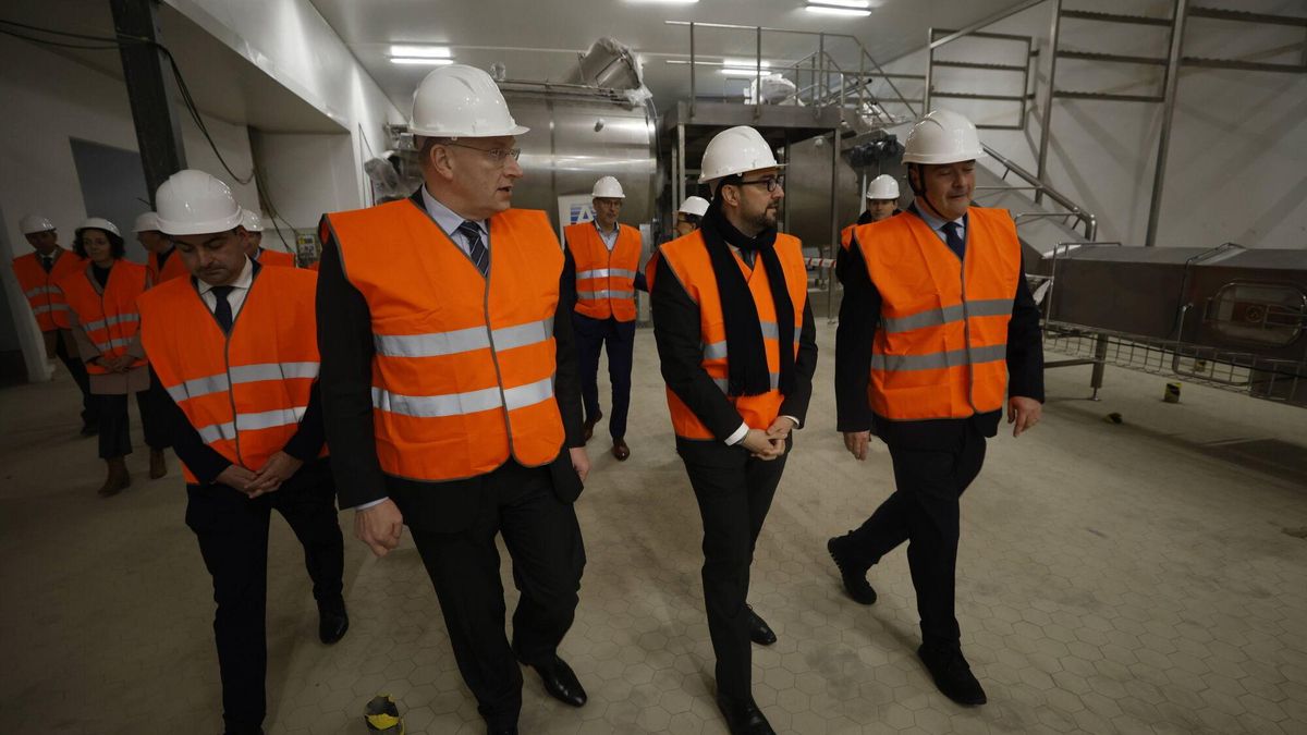 EN IMÁGENES: La nueva fábrica de Royal A-Ware en Salas empezará a funcionar en agosto con un centenar de trabajadores
