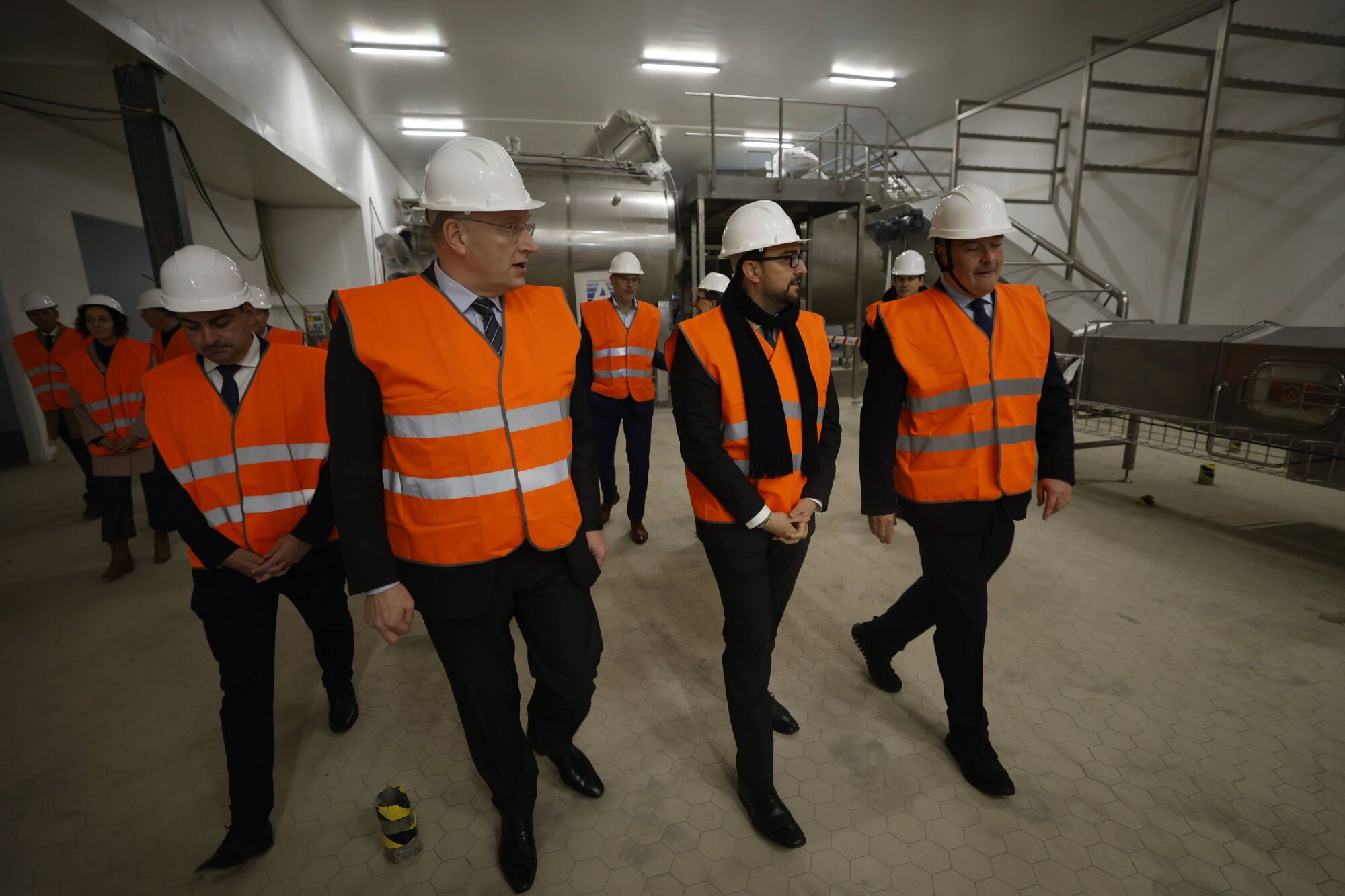 La nueva fábrica de Royal A-Ware en Salas empezará a funcionar en agosto con un centenar de trabajadores