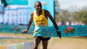 Jacob Kiplimo ya es tricampeón mundial