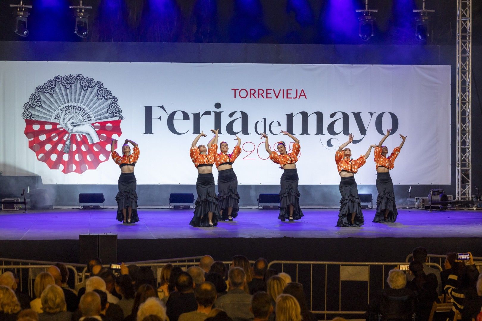Por sevillanas en la Feria de Mayo de Torrevieja 2025