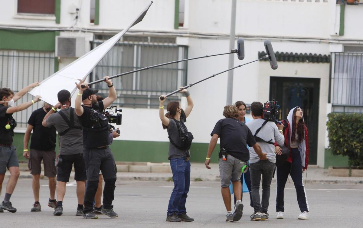 Un momento de la grabación de la serie Sin huellas para Amazon Prime Video, ayer, en la Zona Norte de Alicante. |