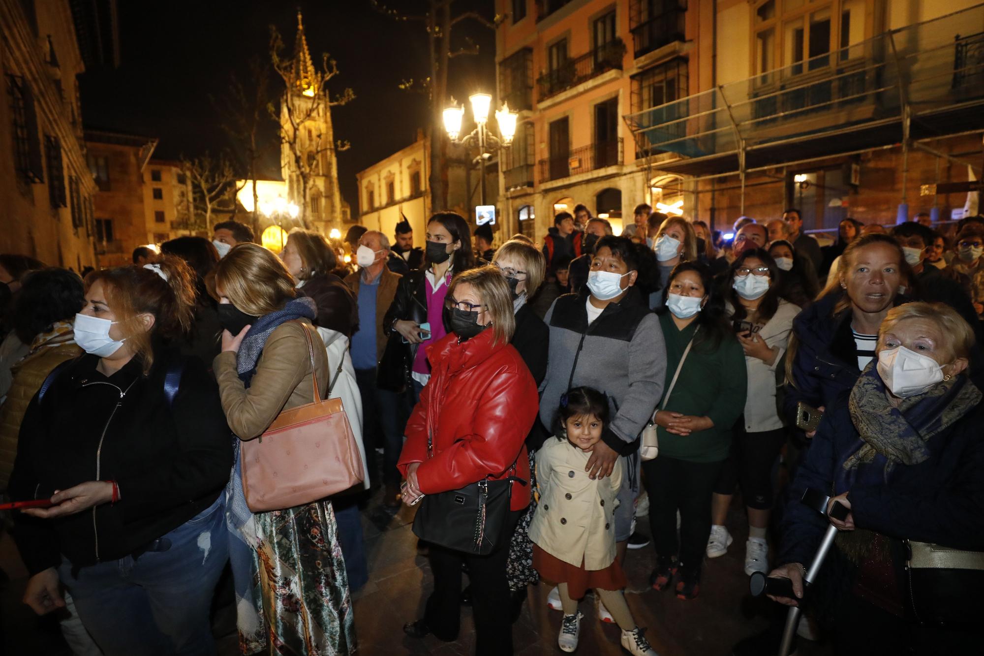 EN IMÁGENES: La imagen de Jesús Cautivo vuelve a recorrer las calles de Oviedo