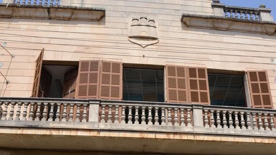 Fachada de la antigua cooperativa y sede del nuevo archivo.