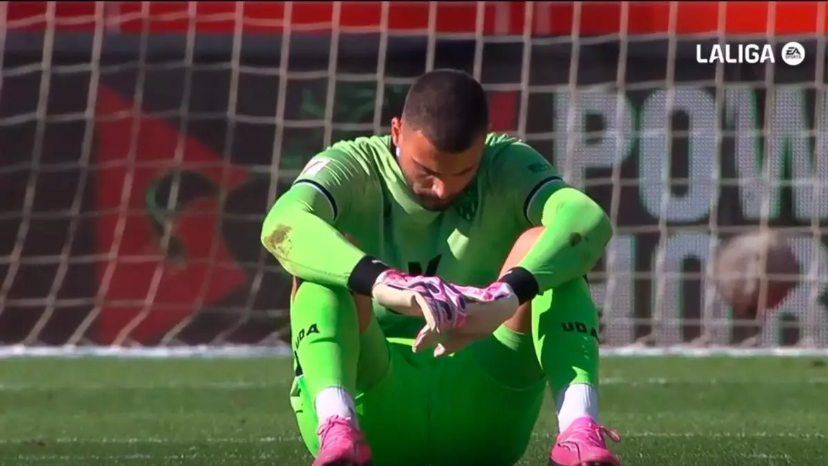 El Almería pide perdón a su afición por el descenso