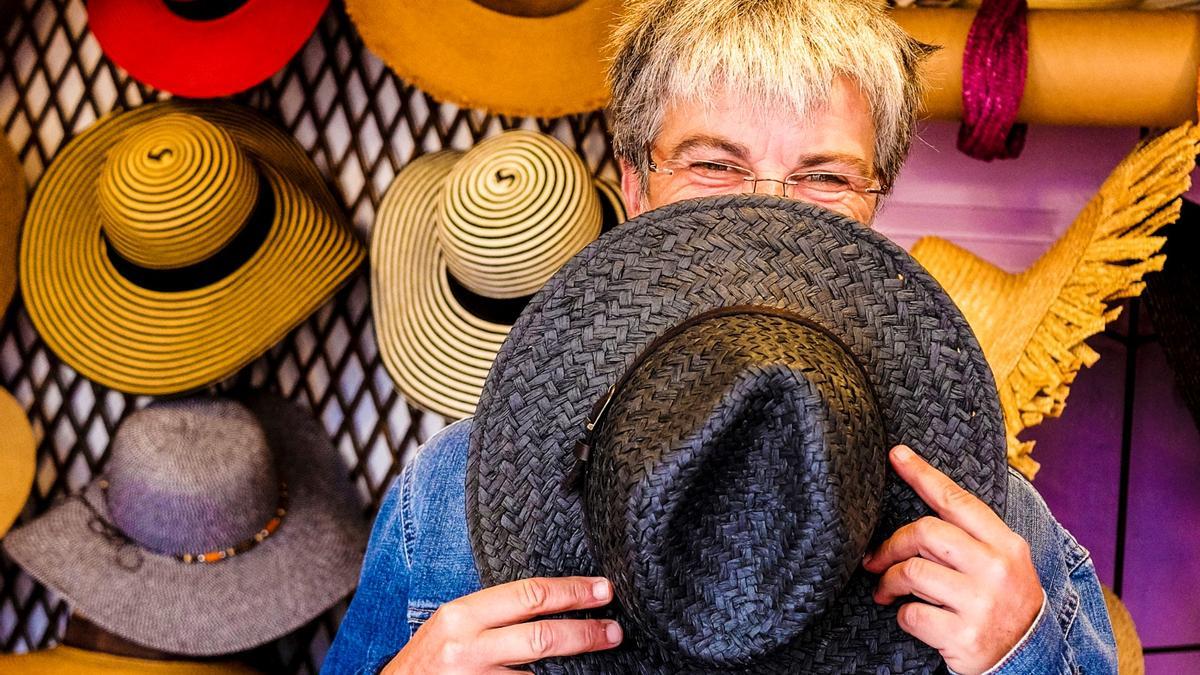 La histórica artesanía de Gata sobrevive con los sombreros - Levante-EMV