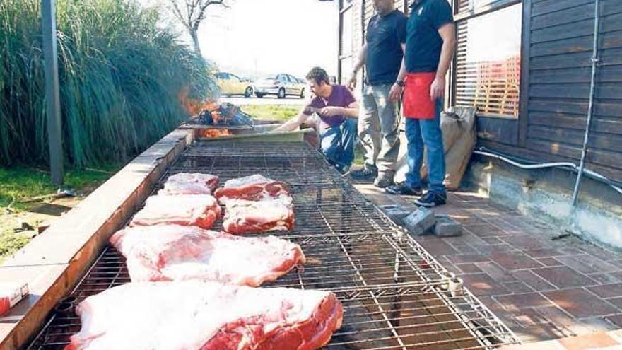 Asado argentino en Mareo para celebrar el 25.º cumpleaños de Canella