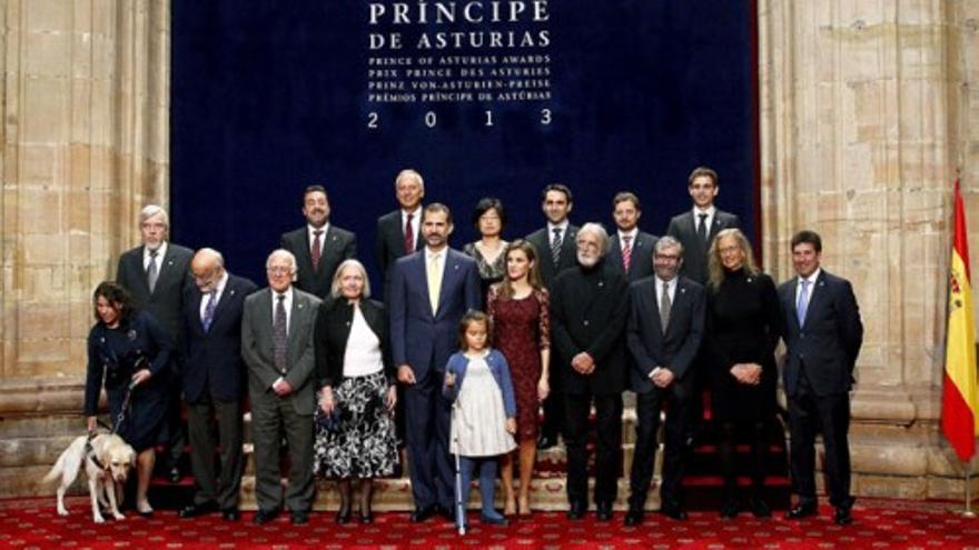 Foto de familia de los Premio Príncipe de Asturias 2013