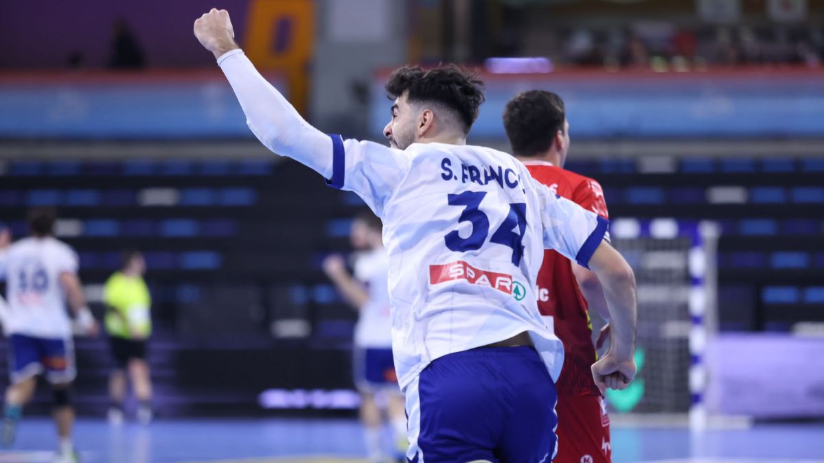 El jugador del BM Granollers, Sergi Franco, celebrando un gol