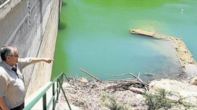El ‘paredó vell’ del pantano de l’Alcora emerge tras 20 años