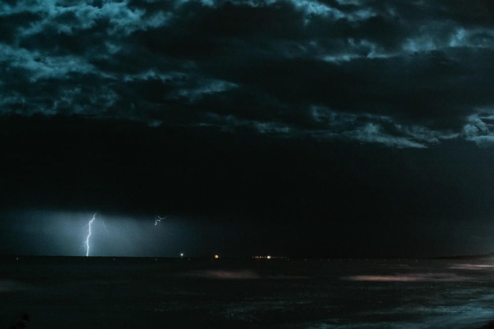 La gota fría deja imágenes impresionantes de la costa alicantina