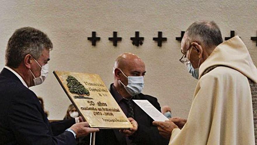 La cerámica que conmemora el aniversario. | D. Mon