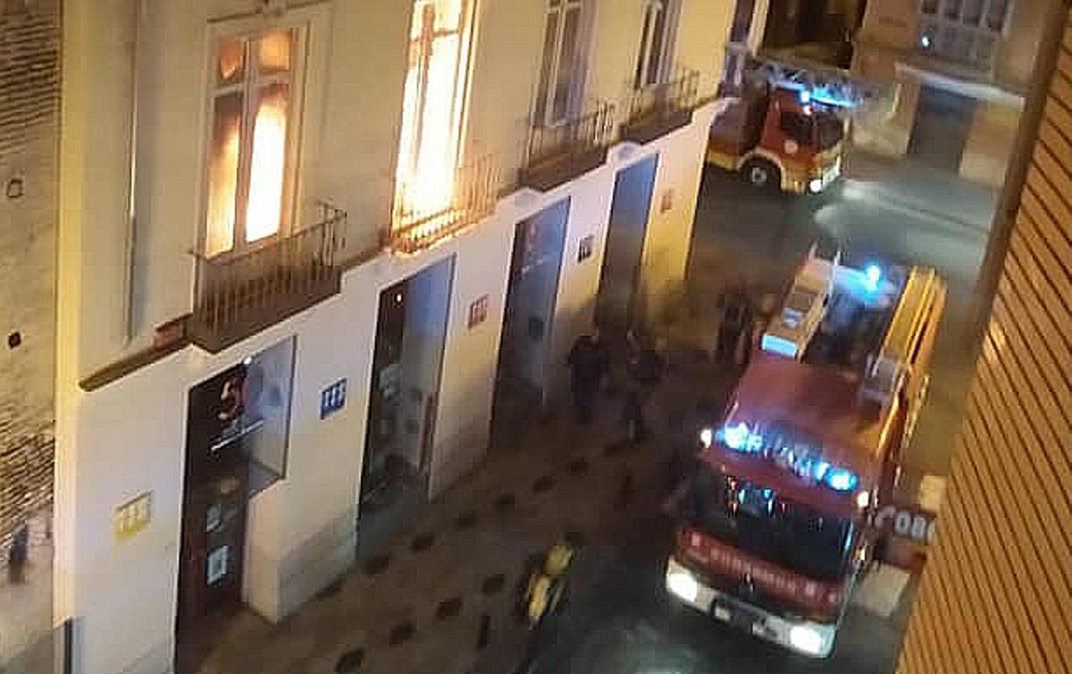 El fuego en la librería Proteo se inició en la primera planta la noche del 6 de mayo de 2021.