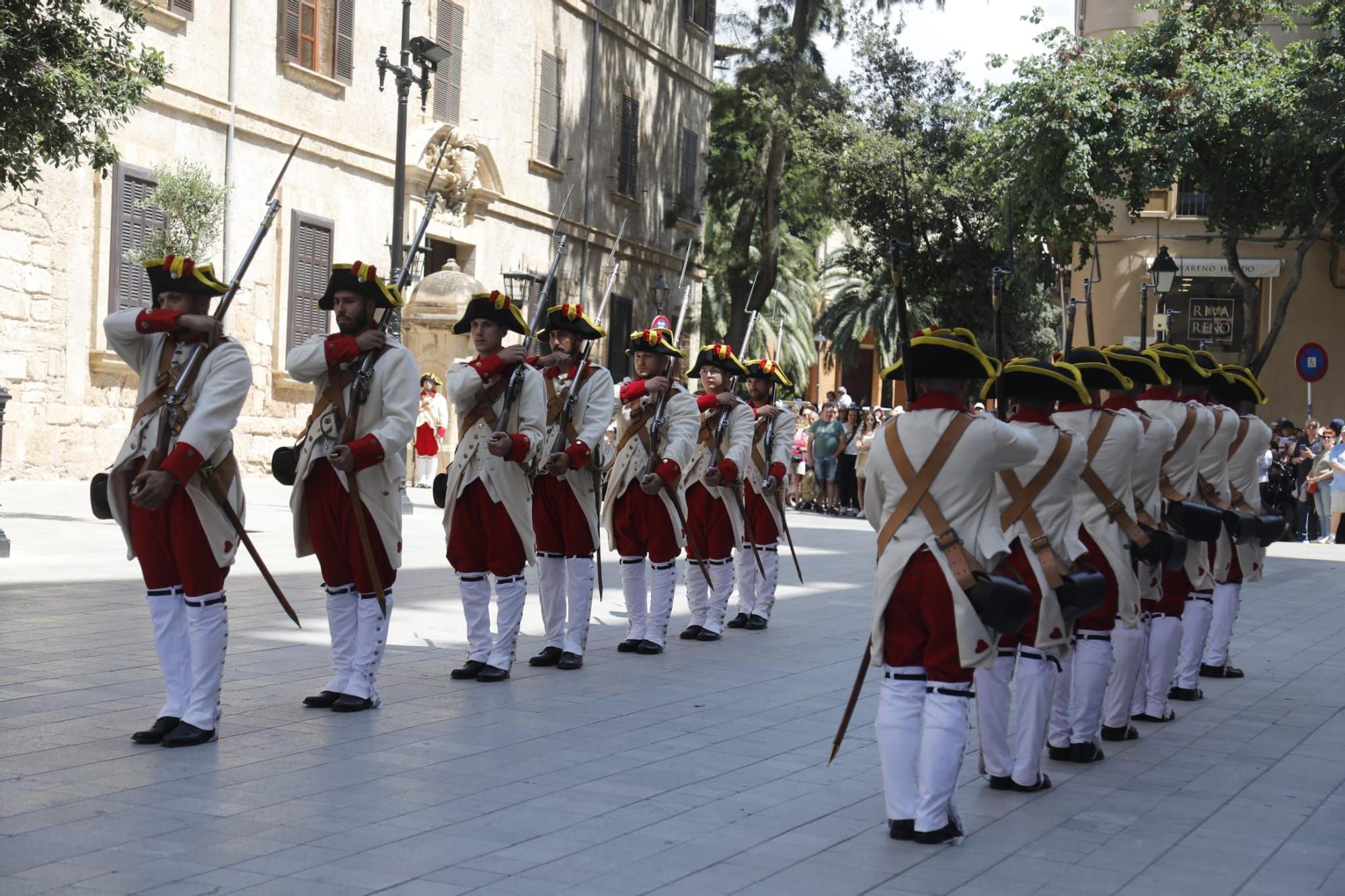 El Ejército celebra el relevo de la Guardia de Honor en Palma