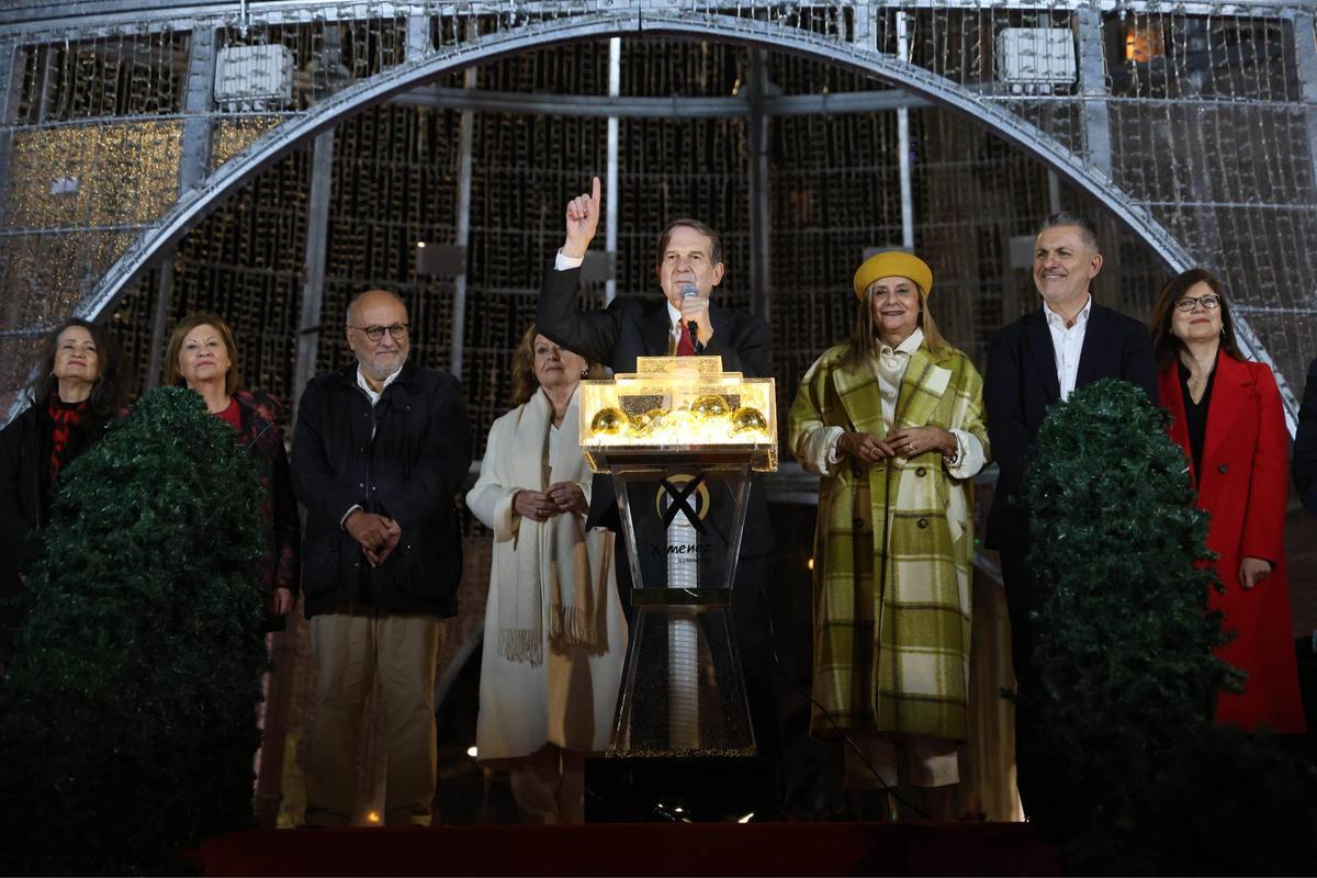 Vigo enciende la Navidad más grande de su historia ante miles de personas