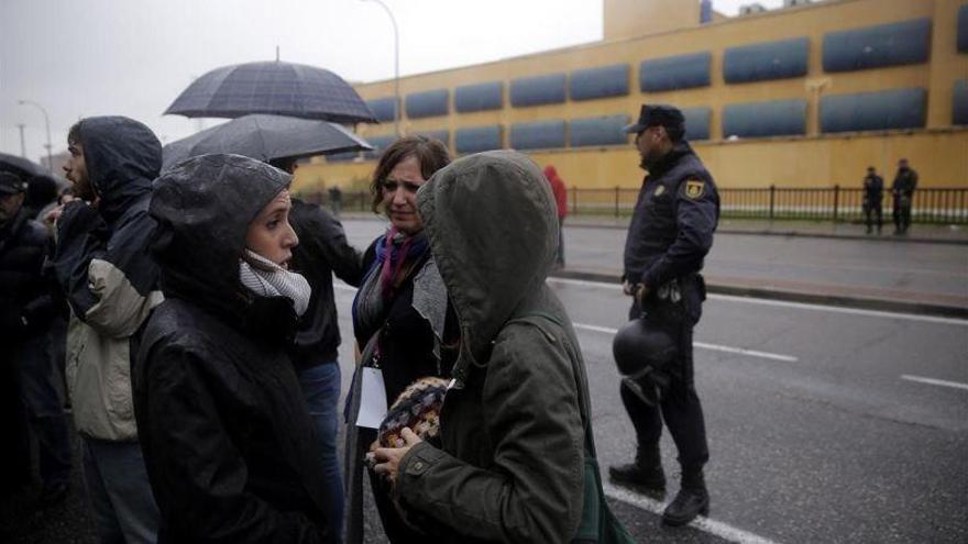 10 policías y un interno, heridos en un intento de fuga en el CIE de Madrid