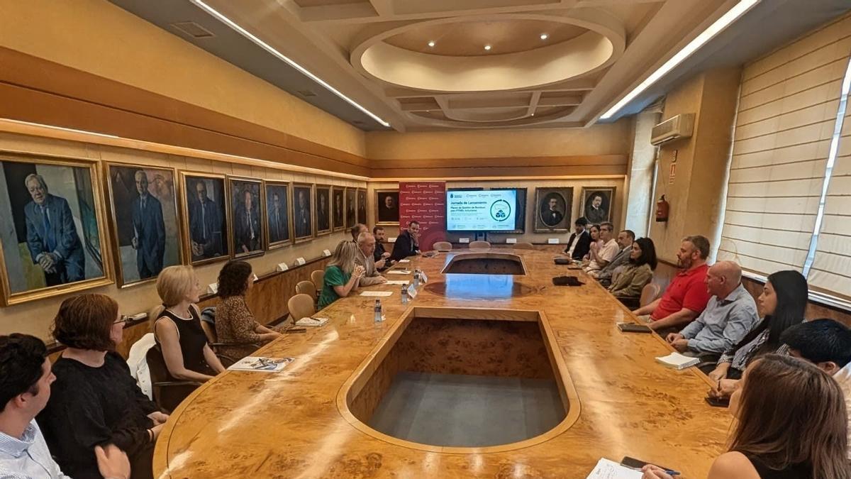 Un momento de la presentación de la iniciativa para planes de gestión de residuos de Pymes en la Cámara de Comercio de Oviedo.