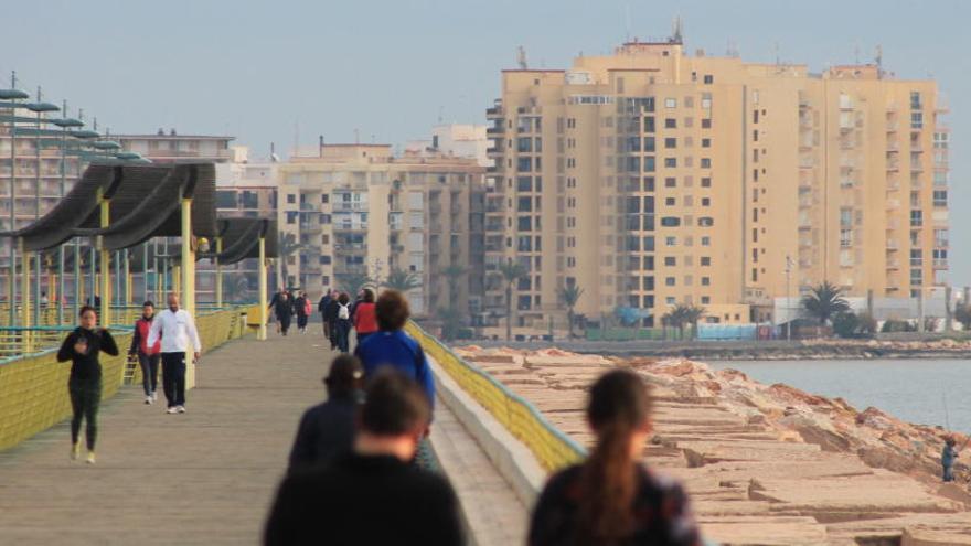 Imagen de Torrevieja desde el dique de Levante