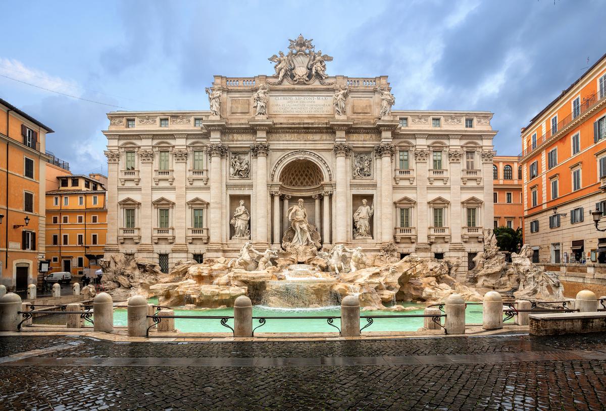 La famosa Fontana Di Trevi, en el centro de Roma