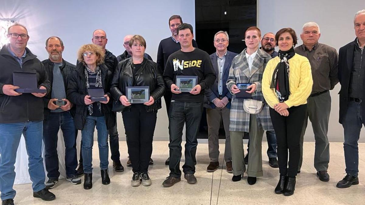 Premiados y autoridades, ayer, después de las ponencias formativas que acompañaron la jornada.