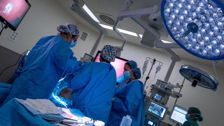 Continúa el trasvase de médicos de la sanidad pública asturiana a la privada: estas son las especialidades más afectadas