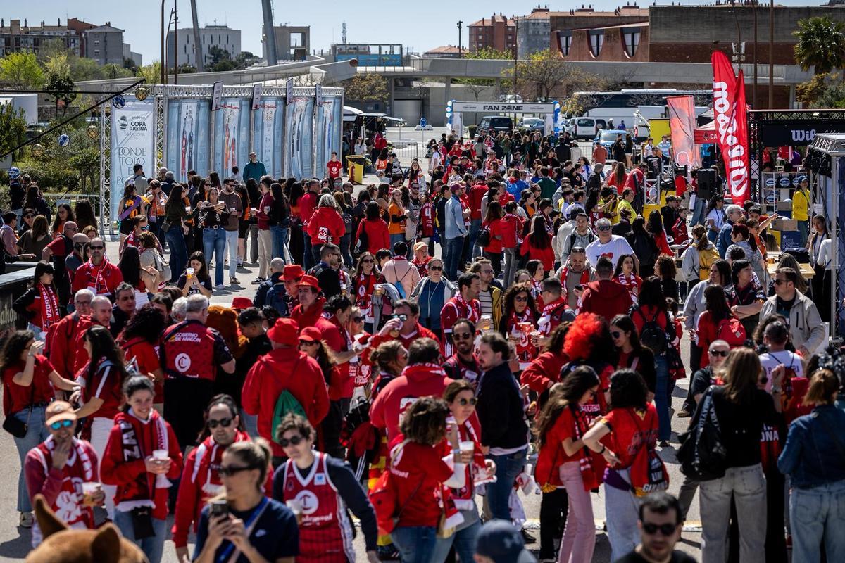 EN IMÁGENES | La Marea Roja calienta motores en Tarragona antes de las semifinales