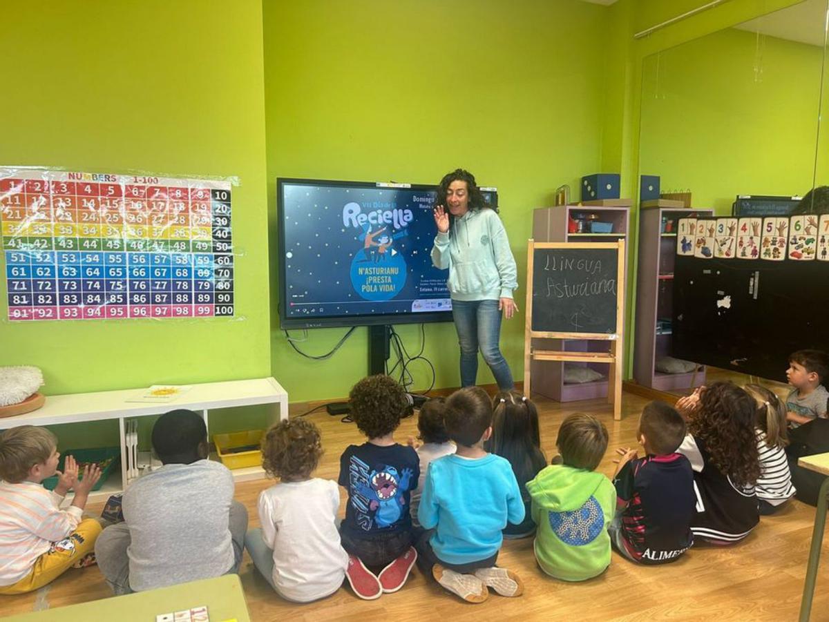 &quot;Bonos díes&quot;: l’asturianu tamién ye pa lo más piquiñino del cole