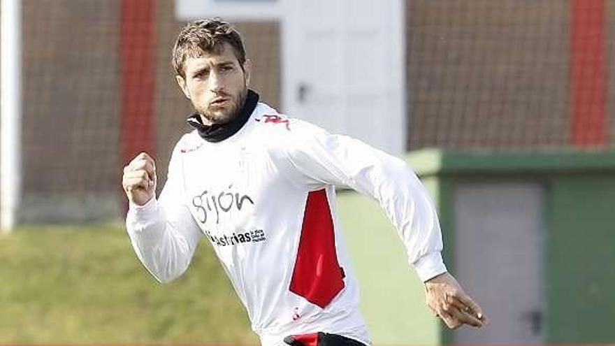 Eguren, ayer, en carrera durante el entrenamiento en Mareo.