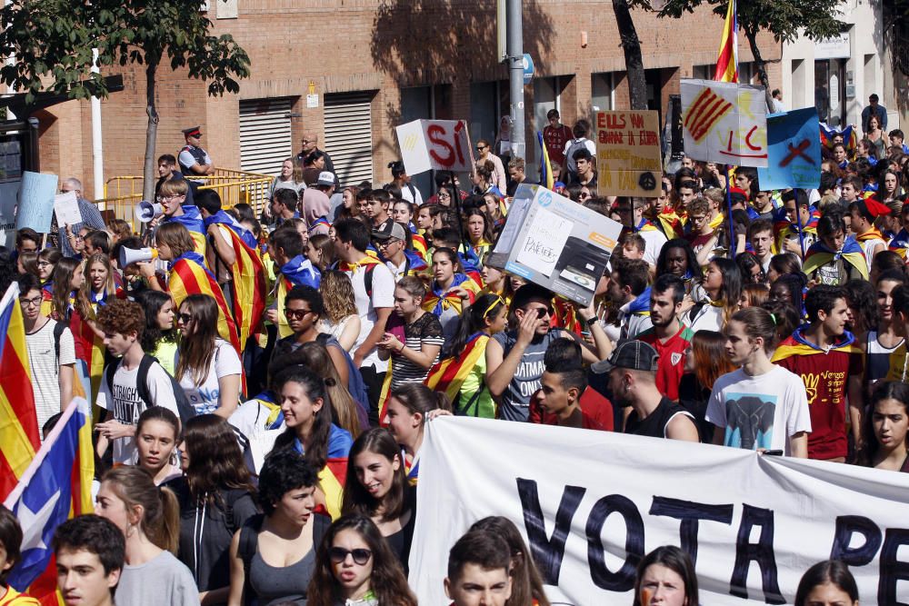 Manifestació d'estudiants universitaris i de secundària al centre de Girona