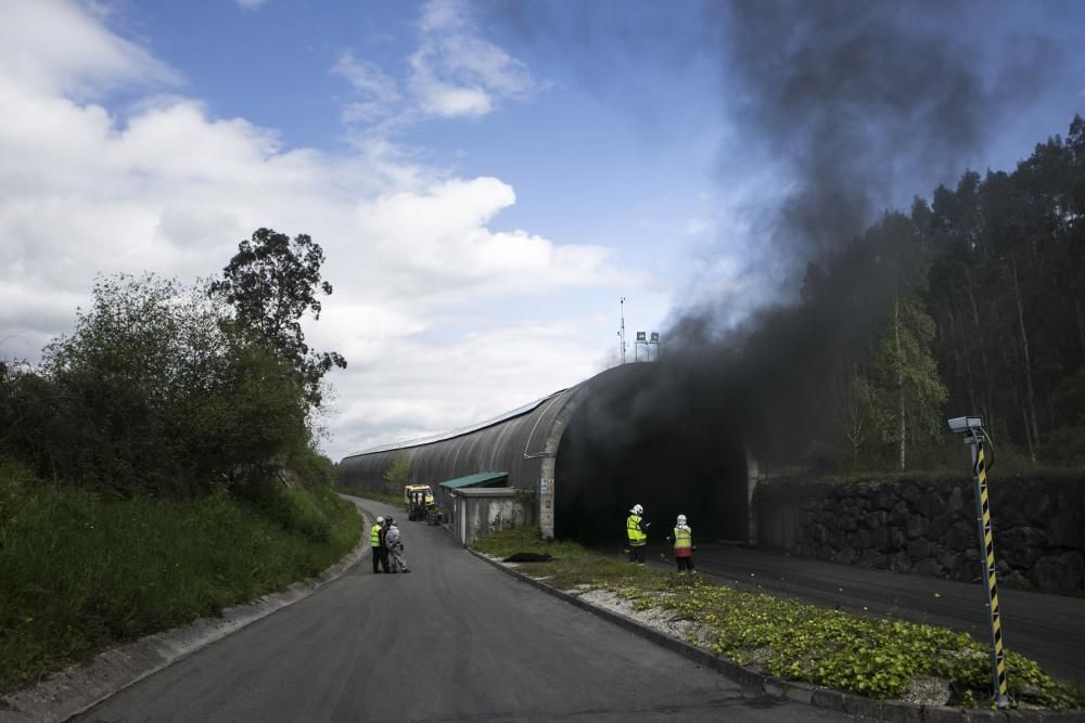 El túnel de San Pedro, en Anes, acoge pruebas de extinción de incendios