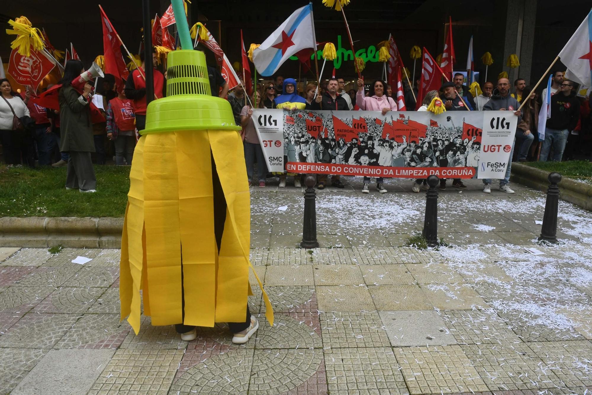 Personal del sector de limpieza se moviliza en A Coruña "en defensa de un convenio"