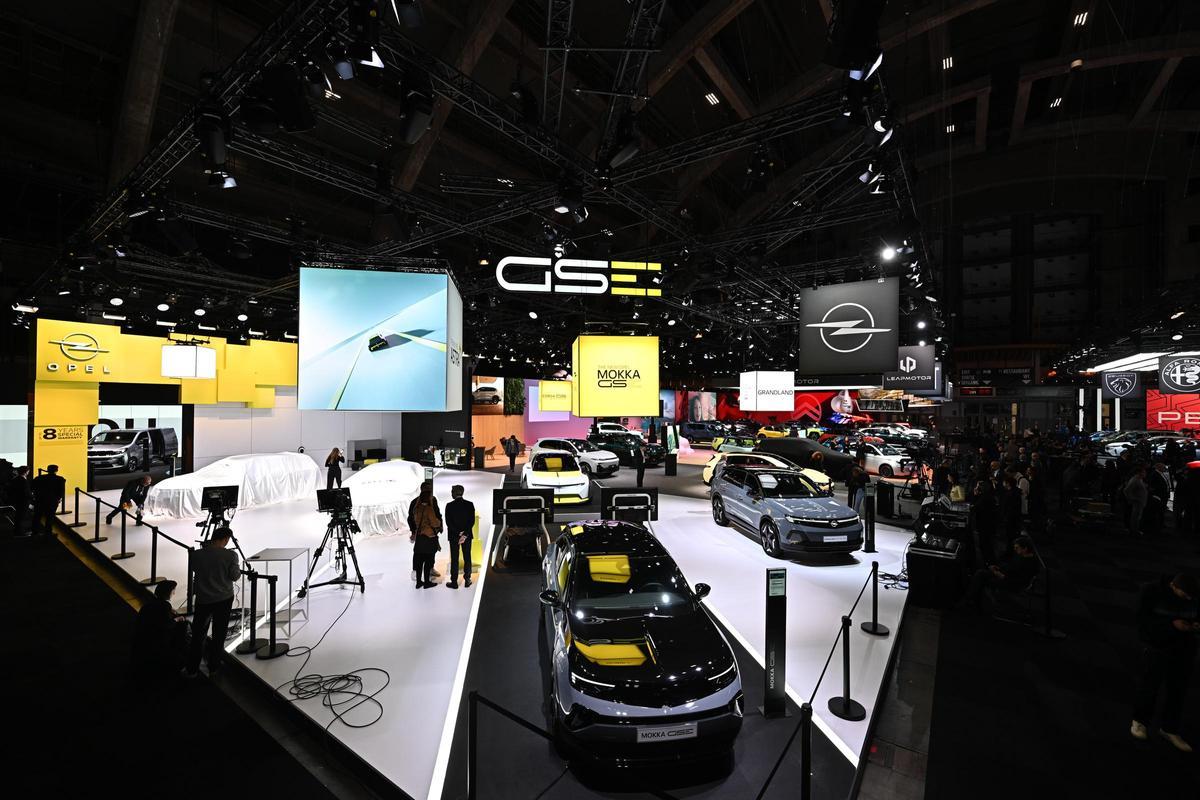 Stand de Opel en el Salón de Bruselas