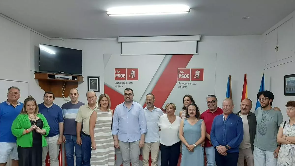 Barbón coloca a Siero como "un faro" en el socialismo asturiano y proclama candidato a la Alcaldía a Ángel García, "Cepi", un dirigente capaz de sumar "más allá de las siglas"