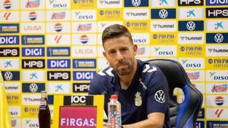 Luis García, entrenador de la UD Las Palmas: «Si miramos solo al ascenso directo sí es una final; estamos en disposición de todo»