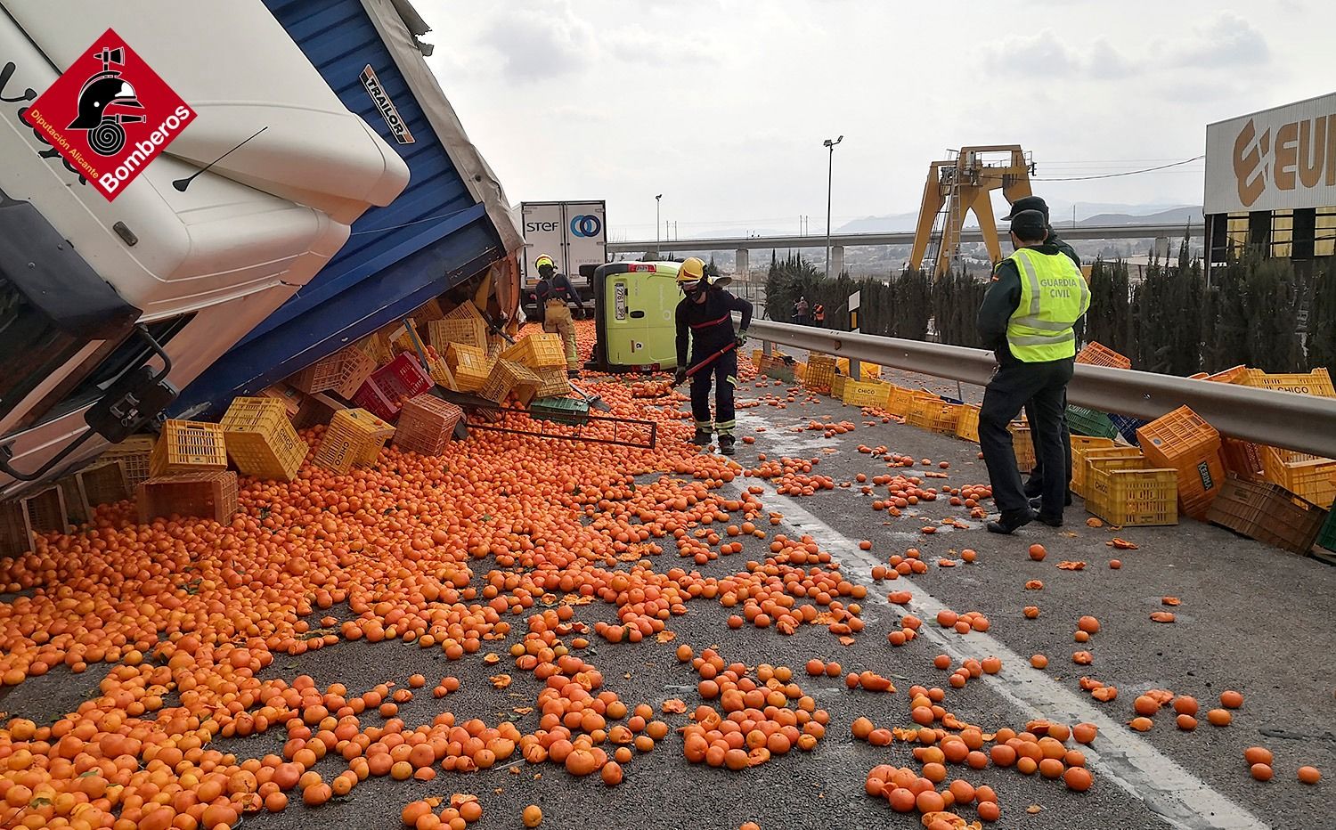 Colas kilométricas en la A-31 dirección Madrid-Alicante por un accidente a la altura de Novelda