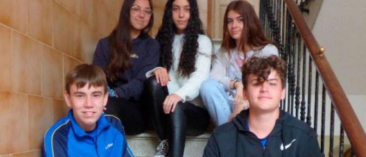 El grupde La Salle Figueres, format per la Yasmina, la Júlia, en Jordi, la Dafne i en Xavier