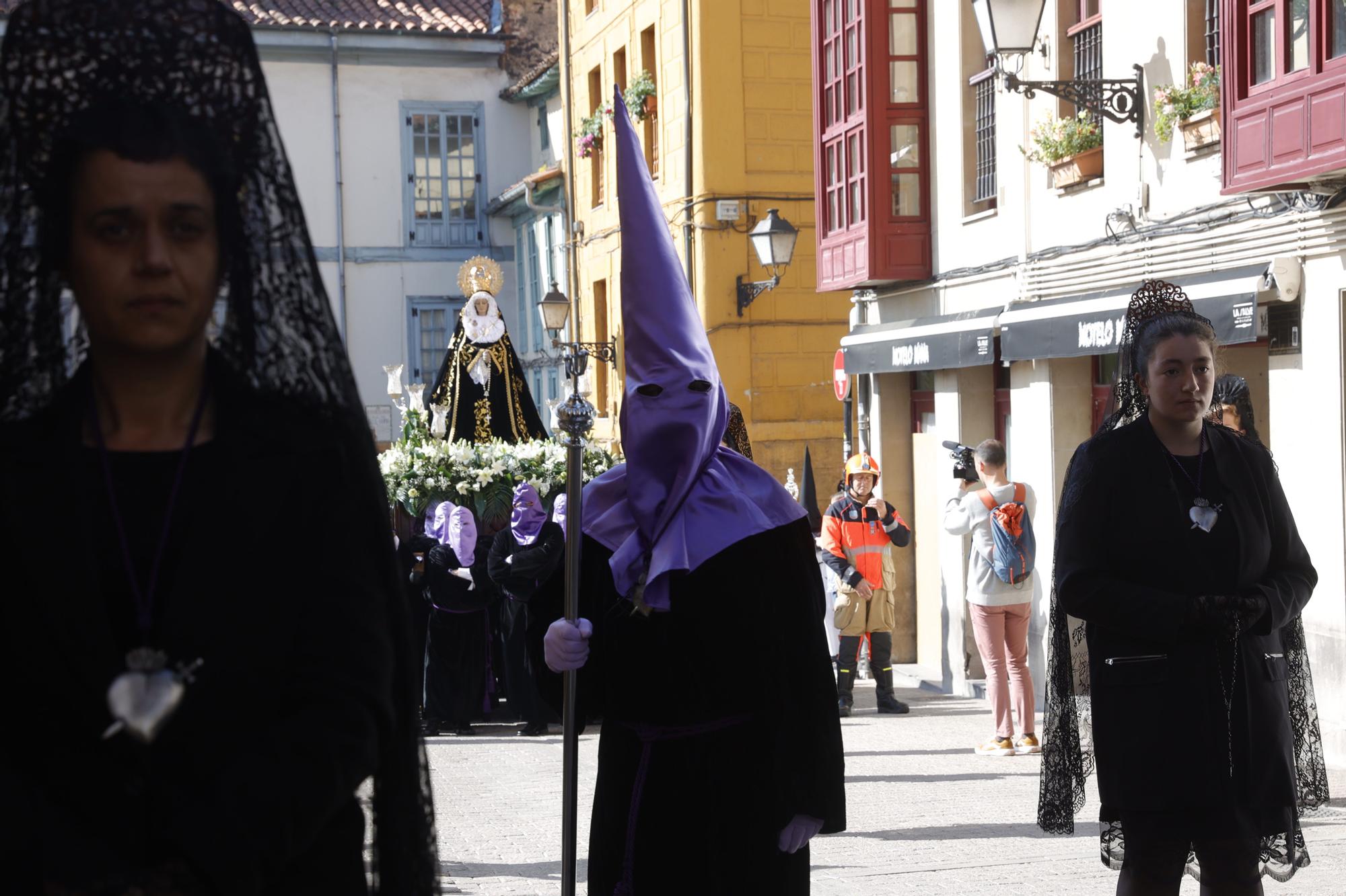 EN IMÁGENES: Así fue la procesión de la Soledad en la Semana Santa de Oviedo