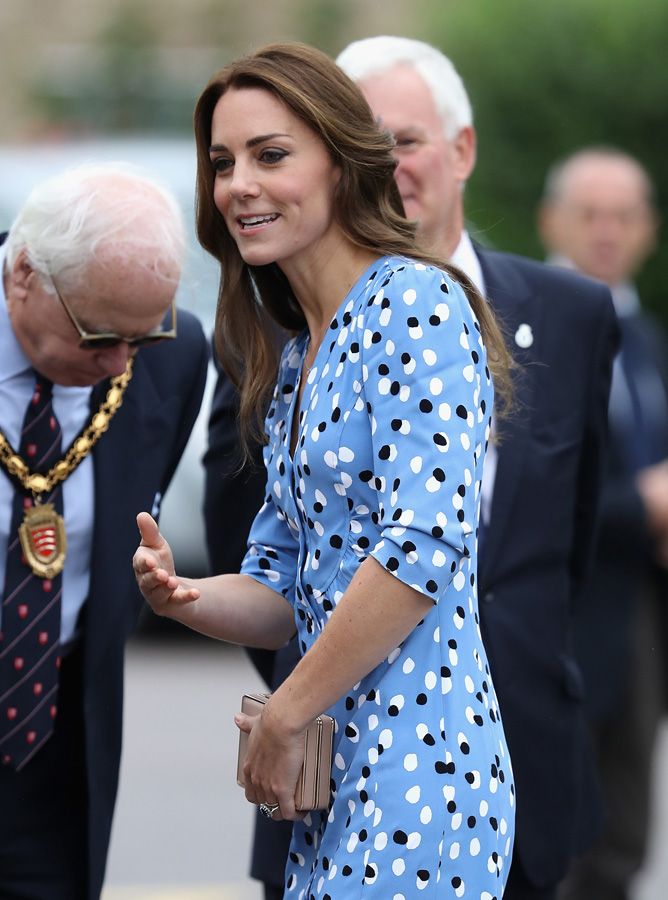 Kate Middleton con vestido de Altuzarra en azul