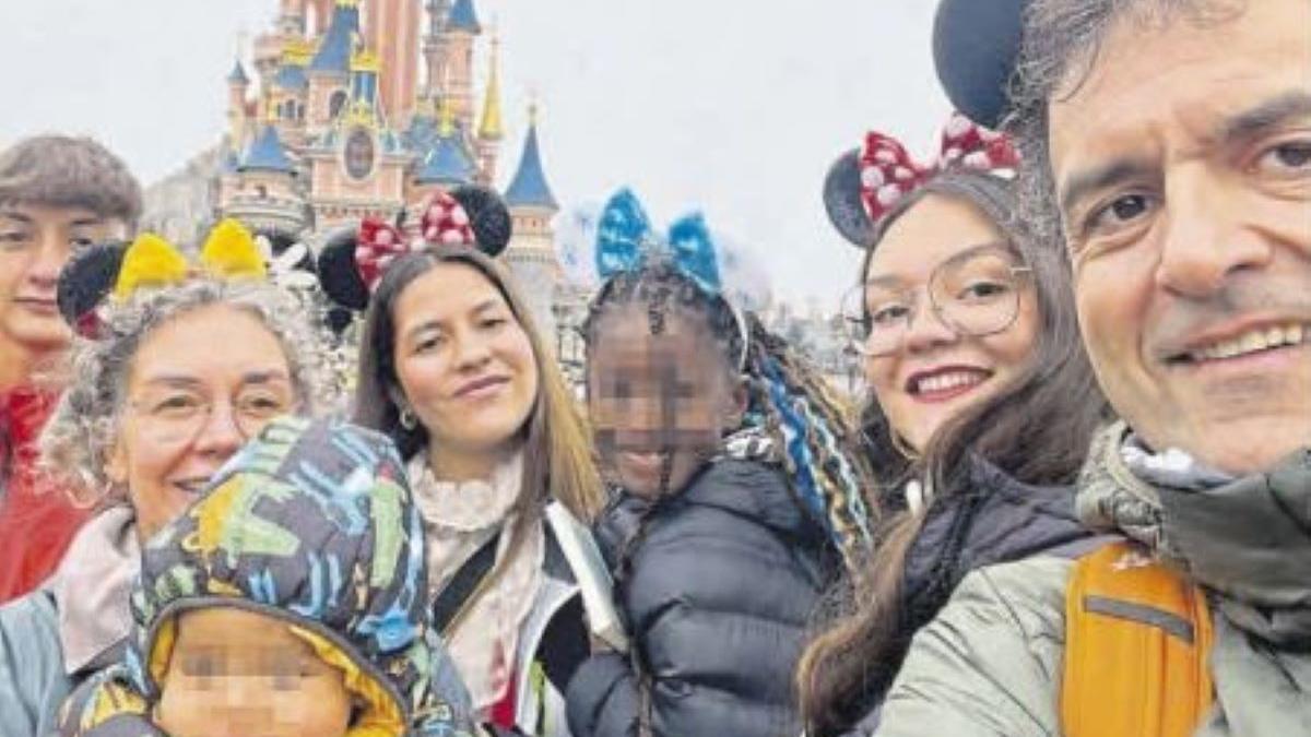 La Clara i en Tomàs amb els seus fills biològics i d'acollida